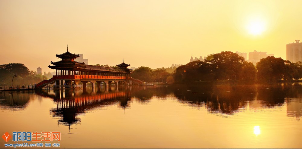 旭日东升湖心亭.jpg
