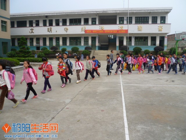 花园式学校塘弦湾小学——放学