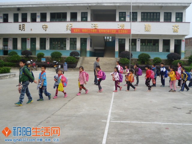 花园式学校塘弦湾小学——放学