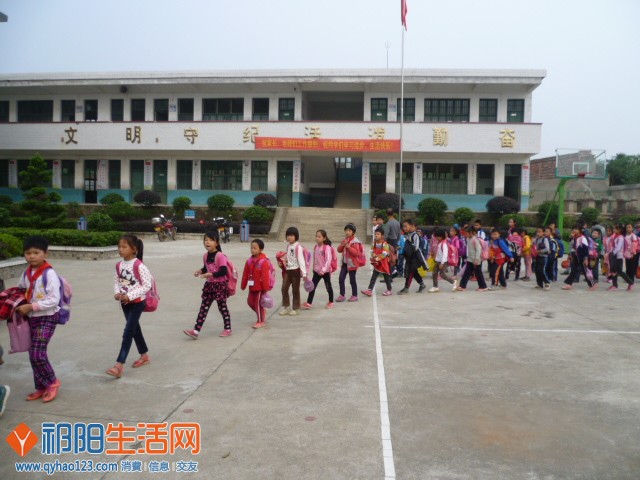 花园式学校塘弦湾小学——放学