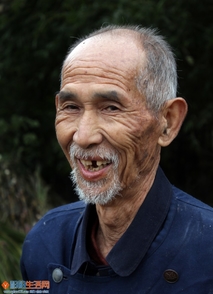 开心的老大爷